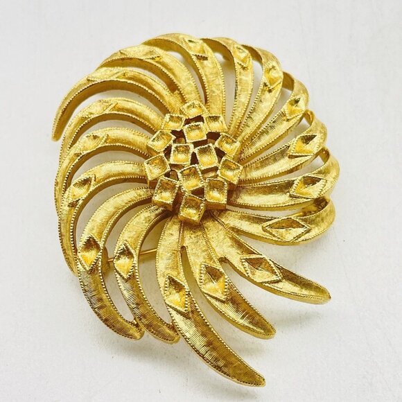 MONET Swirled Floral Pin Gold Tone Textured Nature Garden Trees Flowers Classic - Picture 3 of 7